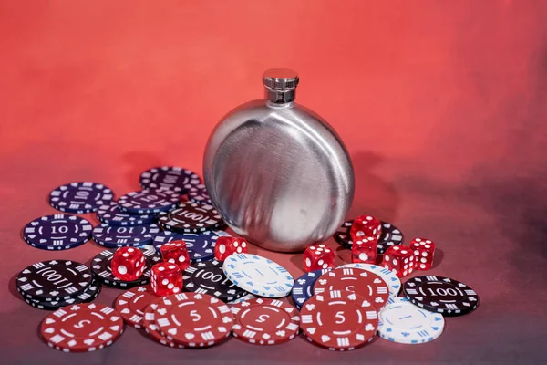 Foto Abstrak Kasino Permainan Poker Dengan Latar Belakang Merah Tema — Stok Foto