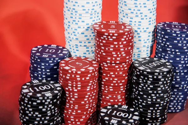 Καζίνο Αφηρημένη Φωτογραφία Πόκερ Παιχνίδι Κόκκινο Φόντο Θέμα Παιχνιδιού — Φωτογραφία Αρχείου