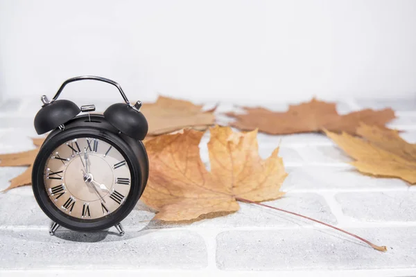 Yaz Saati Uygulaması Duvar Saati Kış Vakti Olacak Sonbahar Soyutlama — Stok fotoğraf