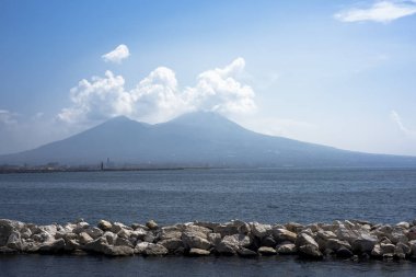Krater İtalya'nın en büyük yanardağ Vesuvius. Panorama görünüm. Yüksek kaliteli fotoğraf.