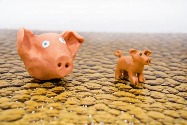 2019 年のシンボルです 再生粘土から作られた豚 抽象的な写真 — ストック写真