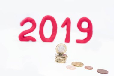Yıl 2019 sembolü. Domuz oynamak çamurdan yapılmış. Soyut fotoğraf.