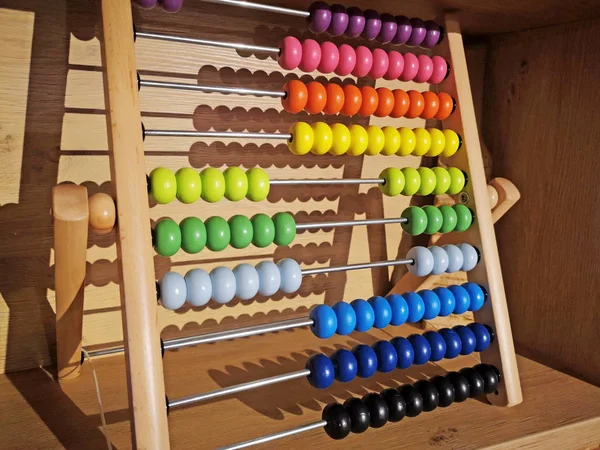 Abstracte improvisatie met gekleurde abacus — Stockfoto