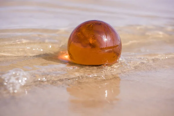 Glass sphere at the beach. Sunny summer day. — Stock Photo, Image