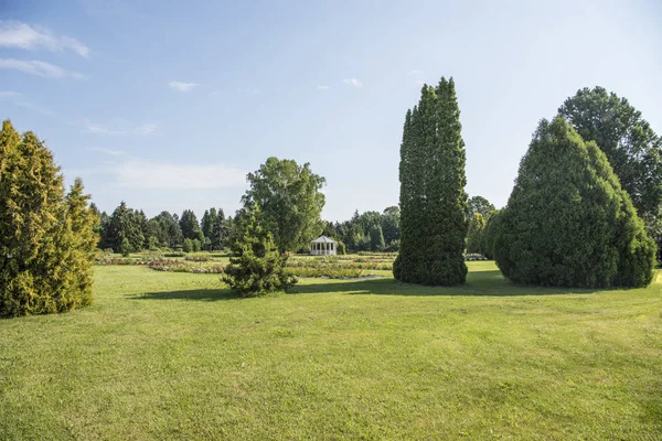 Salaspils ciudad, Letonia Jardín Botánico naturaleza paisajes. 2019 . — Foto de Stock