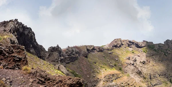 Krater van de vulkaan Vesuvius. Campania Region, Italië. — Stockfoto