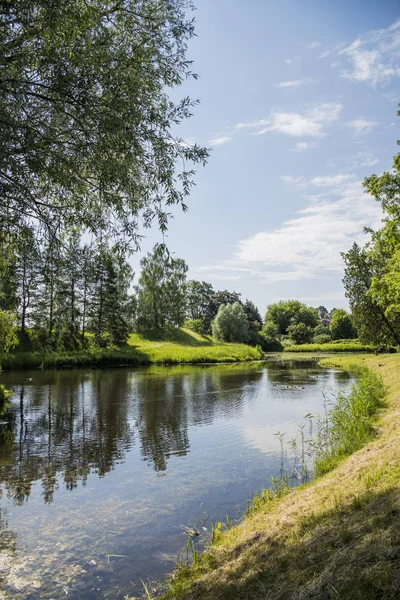 Salaspils şehri, Letonya Botanik Bahçesi doğa manzaraları. 2019.