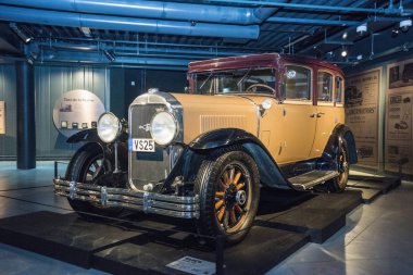 Retro otomobil koleksiyonu. Riga motor Müzesi. Mayıs, 2019. Riga, Letonya