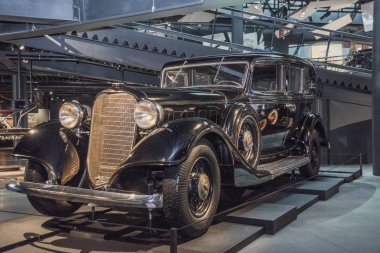 Retro otomobil koleksiyonu. Riga motor Müzesi. Mayıs, 2019. Riga, Letonya