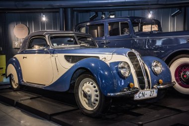 Retro otomobil koleksiyonu. Riga motor Müzesi. Mayıs, 2019. Riga, Letonya