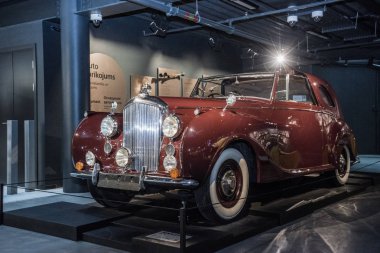 Retro otomobil koleksiyonu. Riga motor Müzesi. Mayıs, 2019. Riga, Letonya