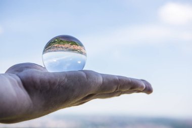 Cam topu ile Prag panoramik görünümü. Soyut şehir görünümü fotoğraf.