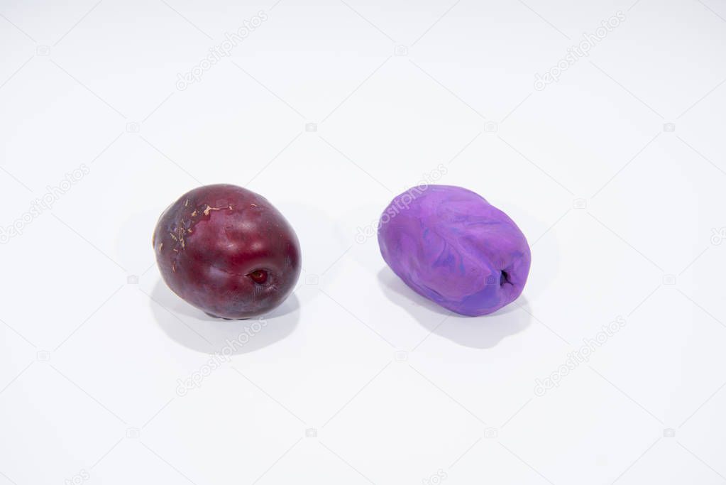 Comparison of two blue plums - Real and Fake.