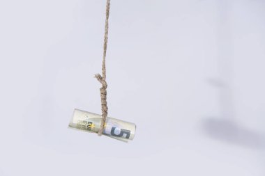Euro banknot ip döngü içinde. Ekonomik krizin soyut fotoğrafı