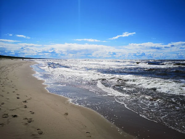 Ветреное Балтийское море. Солнечный летний день. Балтийское море. — стоковое фото