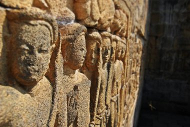 Kabartma veya duvardaki Borobudur Tapınağı Jogjakarta, Endonezya oymalar