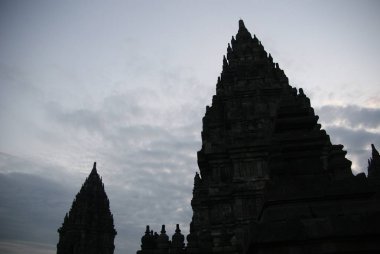 Prambanan Tarihi Kompleksinin güzel silueti