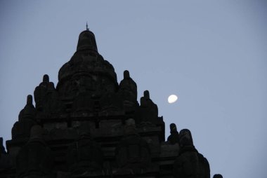 Prambanan Tarihi Kompleksinin güzel silueti