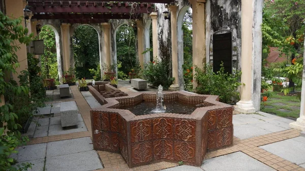 Beautiful Gardens Fountain Column Pillars Kuala Lumpur — Stock Photo, Image