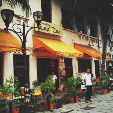 Kota Tua Jakarta resmen Kota Tua bilinen, Jakarta, Endonezya özgün kent merkezinde oluşan bir semttir. Bu da ud Batavia, Benedenstad denir