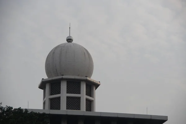 印尼雅加达的 Istiqlal 清真寺是东南亚最大的清真寺 也是第三大逊尼派清真寺 — 图库照片