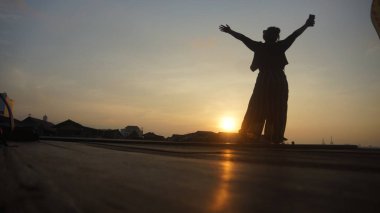 Tan İskelesi, George Town, Penang, gündoğumu sırasında güzel siluet