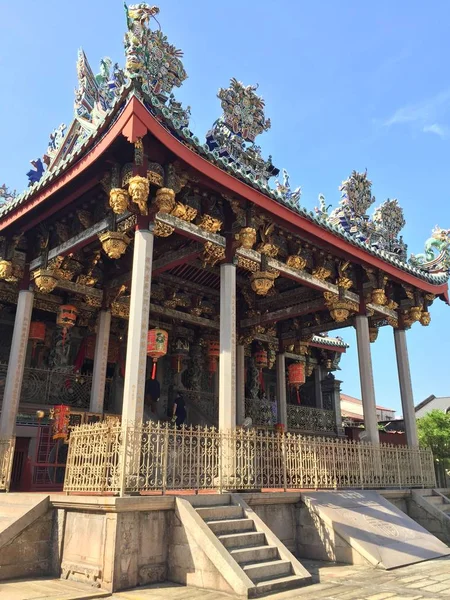 槟城乔治敦的 Khoo Kongsi 寺美丽的全景拍摄 — 图库照片