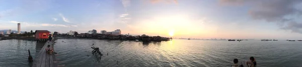 槟城乔治敦谭兰码头日出时的风景 — 图库照片