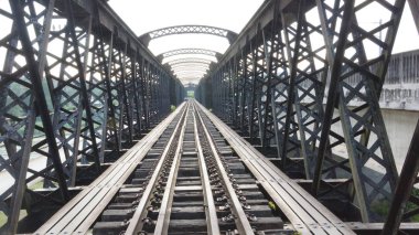 Bir Malaya ilk demiryolu köprüsü