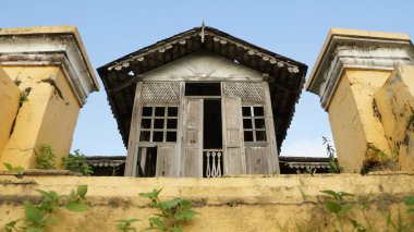 Kuala Kangsar geleneksel malay evde terk edilmiş