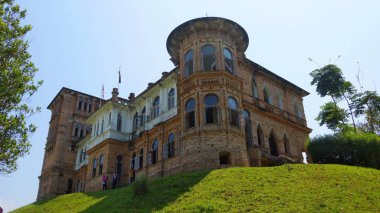 Dış bitmemiş terk edilmiş köşkün Perak, Malezya