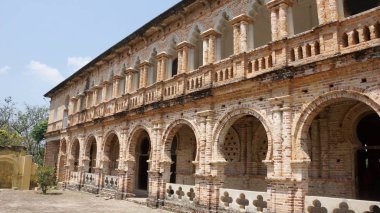 Dış bitmemiş terk edilmiş köşkün Perak, Malezya