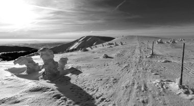 Dağlarda güzel bir kış rüyası, dev dağlar..