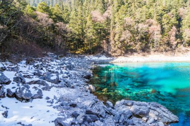 Mavi göl Jiuzhaigou