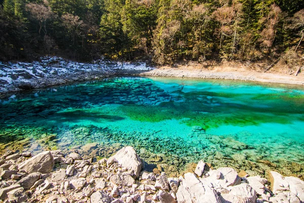 Голубое озеро Цзючжайгоу — стоковое фото
