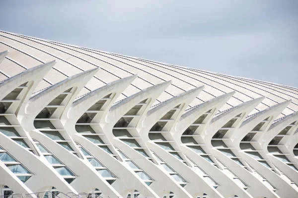 Biały budynek futurystyczny. Muzeum, Walencja, Hiszpania. — Zdjęcie stockowe