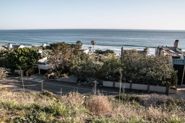 Amerika 'da kumlu okyanus gezintisi mavi gökyüzüne karşı