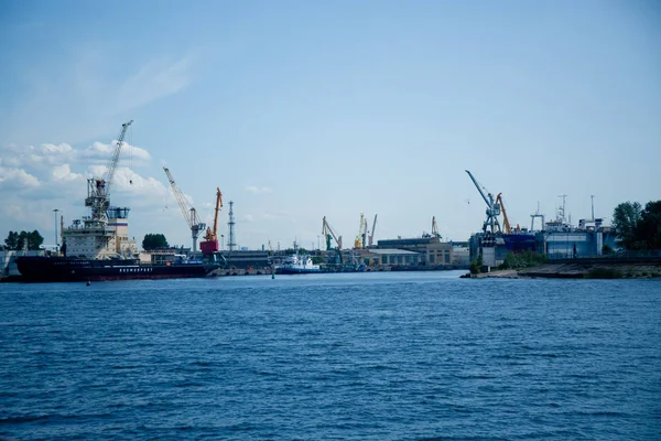 Industriekräne Hafen Zum Entladen Von Schiffen — Stockfoto