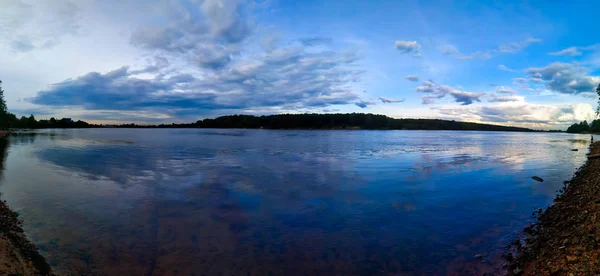 Панорама Берега Річки Заході Сонця — стокове фото