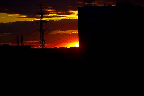 Sol Que Pone Sobre Fondo Los Edificios Altos — Foto de Stock