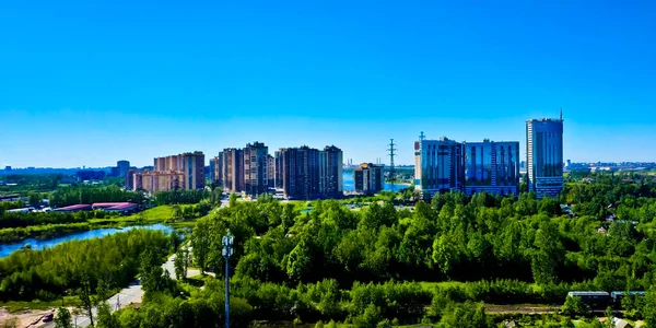 Nubes Sobre Edificios Residenciales Alto Crecimiento —  Fotos de Stock