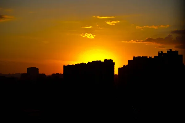 Ondergaande Zon Boven Gebouwen Close — Stockfoto