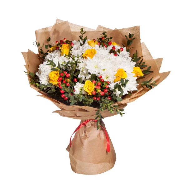 Beyaz arka planda bir buket çiçek.