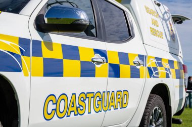 Torquay, Devon, uk. 09-23-25. Sahil Güvenlik kurtarma aracı sıkışık mahsulde. Arama kurtarma. H M Sahil Güvenlik.