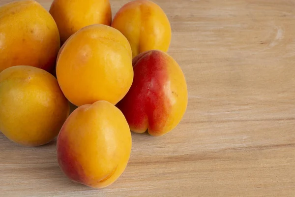 Apricot Berries Wooden Background — Stock Photo, Image