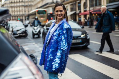 PARIS, FRANCE - Mart 02, 2020: Helena Bordon, Paris Moda Haftası Kadın Giyim / Kış 'ın 20-21' inde GIAMBATTİSTA VALLI gösterisinin dışında görüldü.