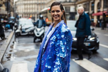 PARIS, FRANCE - Mart 02, 2020: Helena Bordon, Paris Moda Haftası Kadın Giyim / Kış 'ın 20-21' inde GIAMBATTİSTA VALLI gösterisinin dışında görüldü.