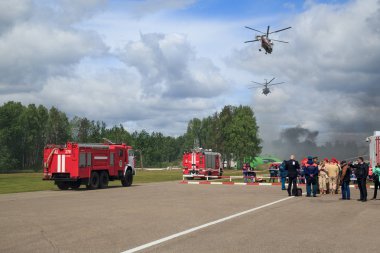 Noginsk / Rusya - 06 Haziran 2018. Yangın söndürme gösteri sırasında uluslararası sergi karmaşık Emanet-2018. Noginsk Kurtarma Merkezi, Moscow region, Rusya Federasyonu.
