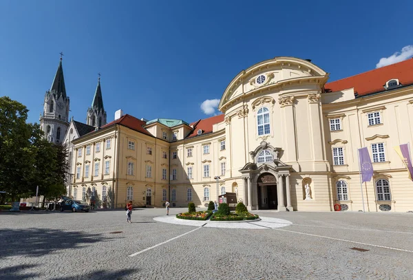 Klosterneuburg kolostortól. Alsó-Ausztria, Európa. — Stock Fotó