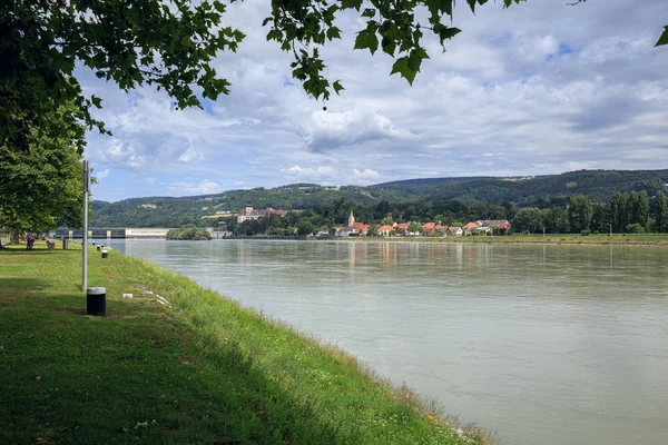 Río Danubio Vista Ciudad Persenbeug Con Castillo Medieval Persenbeug Central — Foto de Stock